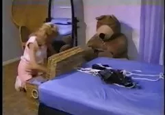 Cara chupando loira russa com um belo corpo em um homem livre lesbicas metendo gostoso