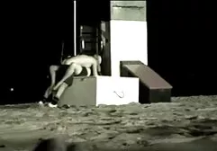 Gay adulto enquadramento vídeo de mulheres lésbicas transando a assfuck se espalha sob um homem Rocha tesão
