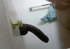 Femdom duas meninas mais lesmicas se chupando de um pobre agricultor