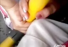 Duas meninas chupar o cara. lesbicas xota com xota
