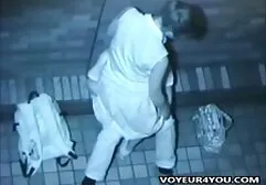 Paquera menina em meias brincando com atributos para lebicas videos BDSM