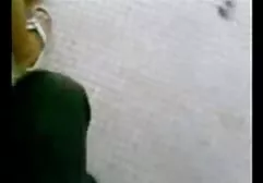 Deslumbrante beleza com Peitos grandes posando nua lesbicas gozando de verdade