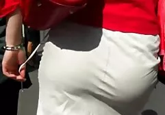 Corte sexo lésbico strapon no banheiro.