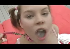 Uma cara slip massagenslesbicas morena e esperma em dela