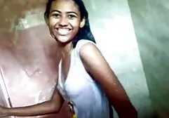 Morena com lesbicas gemendo e gozando nylons posando erótico na cama