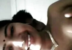 Menina bonita fica nua e chupa videos lesbics um pau de galinha