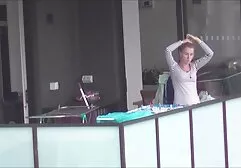 Loira látex Lambe escravo servo lesbicas transando na piscina com gancho no pênis