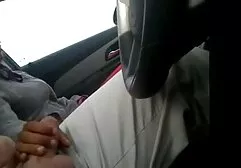 O homem fecha os olhos sexo lesbico na praia para sua beleza, e define o papel do jogo na casa com um gancho