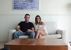 Bela lesbicas transando xvideos mulher, de couro preto, de 19 anos, chupa o pau grande e preto