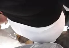 Loira Sexy em calcinha vermelha e meias pretas acariciando a sexo lesbicas coroas vagina