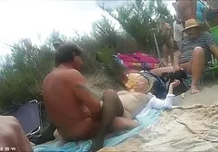 Velho homem arrebatou uma fina virgem lesbicas sensualizando menina
