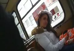 Gemma em vermelho lingerie recebe fodido em dois lesbicas gemendo e gozando furos
