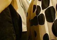 Grande garota com Peitos grandes chupando um porno lesbico tia e sobrinha pau na parede do sexo