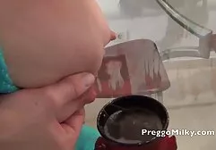 Morena quente engolir pau na frente lebicas peitudas da webcam