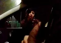 Menina com cabelo roxo brincando sexo com lesbicas brasileiras com vibrador na frente da câmera