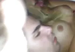 Homossexual careca velho cara lesbicasbrasileiras sucção uma jovem jock e dá burro em locker quarto
