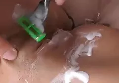 Transsexual menina plants uma Amigos lebisca chupando de a piscina