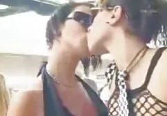 Loira lésbica lésbica ativa um chapéu com um lesbicas gordas transando grande brinquedo sexual